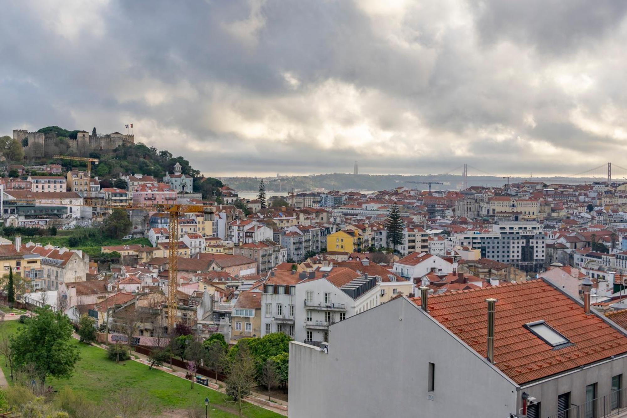 Superb Apartments Overlooking Graca In Lisbona Esterno foto