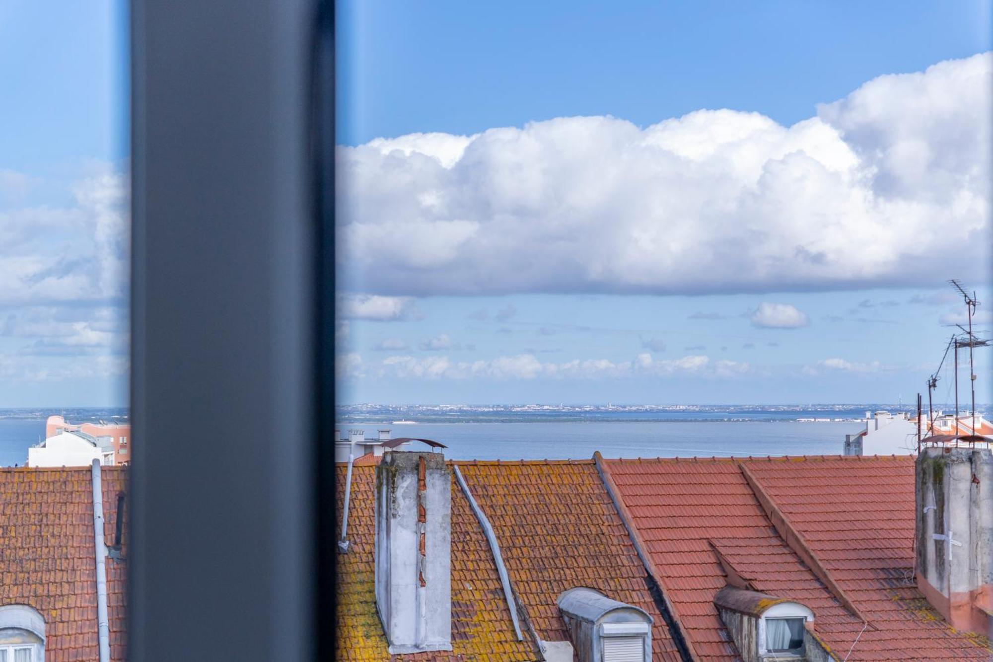 Superb Apartments Overlooking Graca In Lisbona Camera foto